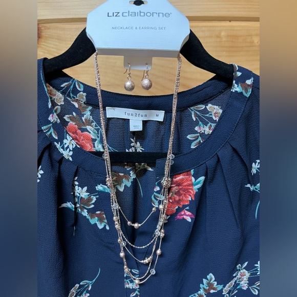 EUC 2 Stitchfix Floral Blouses with earring/necklace set - M - Picture 4 of 9